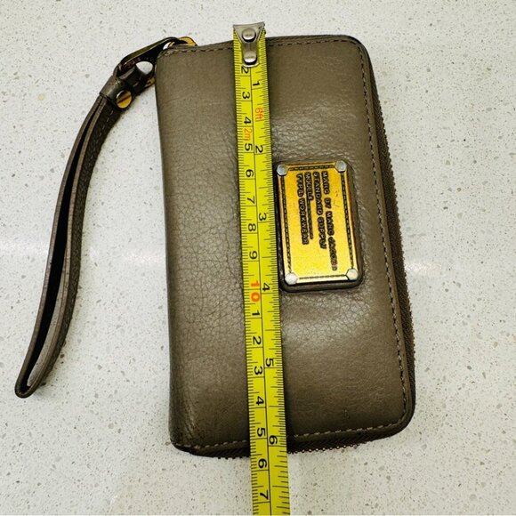 Marc by Marc Jacobs Wristlet Wallet Cell Phone Coin Tan Leather Full Zip Closure - Picture 4 of 15